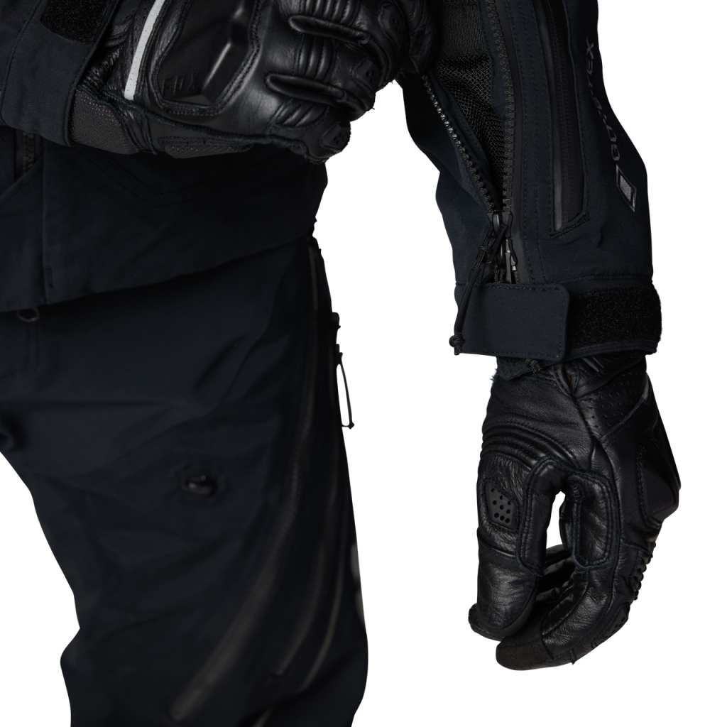 Fox Racing Defend Gore-Tex ADV Motorradjacke in SCHWARZ