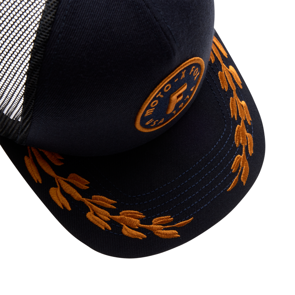 Fox Racing W Circa 74 Mesh Trucker Cap in BLAU